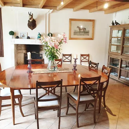 Vakantiehuis Logis De Graves, Maison Charentaise Familiale *